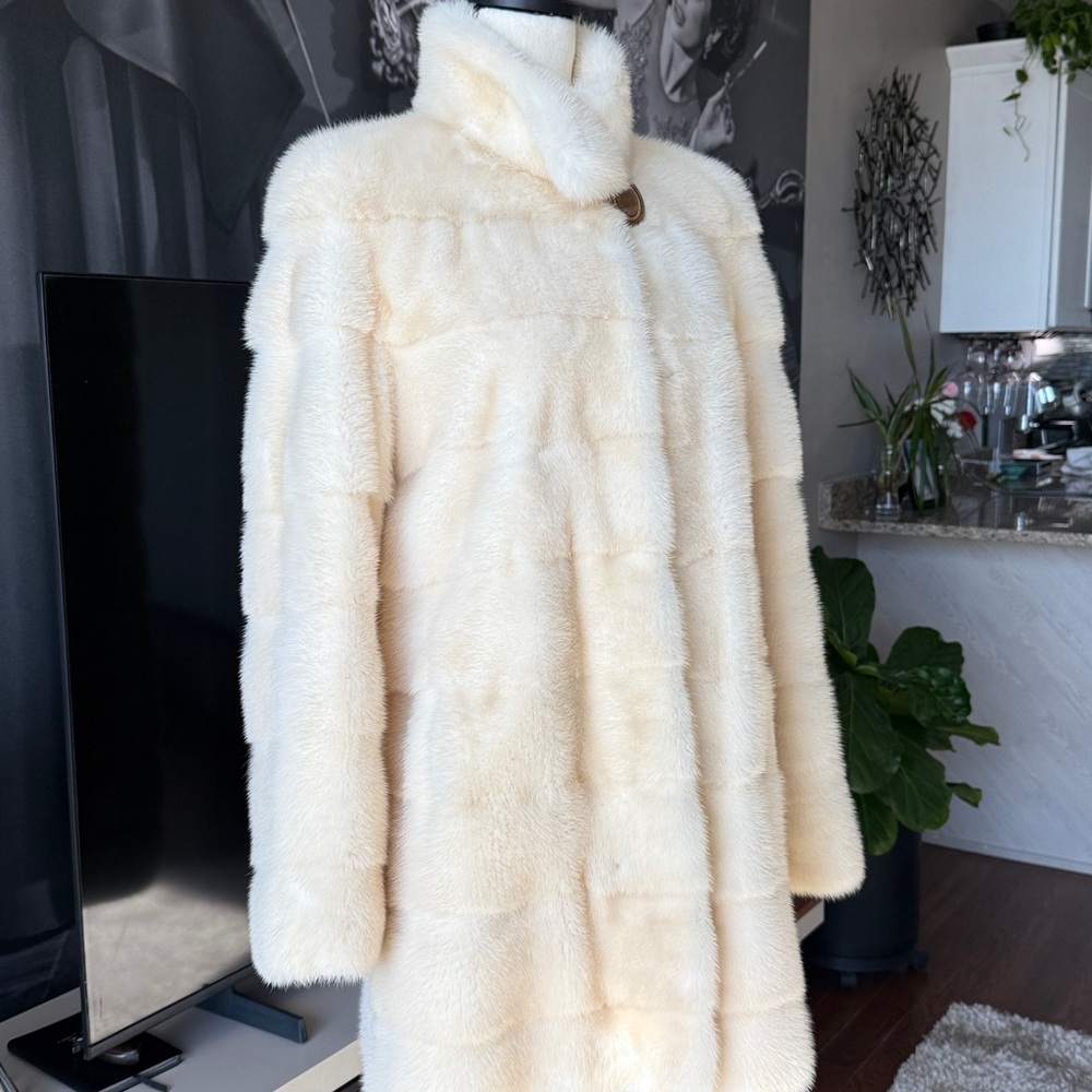 Real mink fur Elegant Cream  Coat